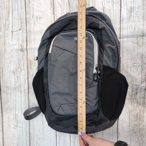 Pacsafe Venturesafe 15L GII Anti theft daypack - Black and Grey - Picture 3 of 8